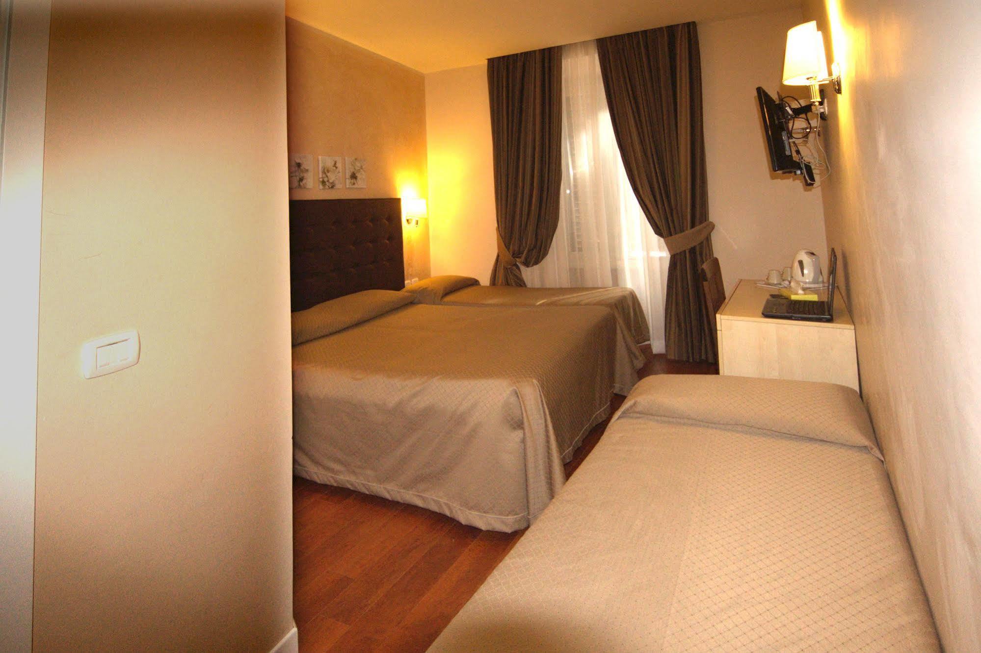 Roma Rooms Colosseum Esterno foto