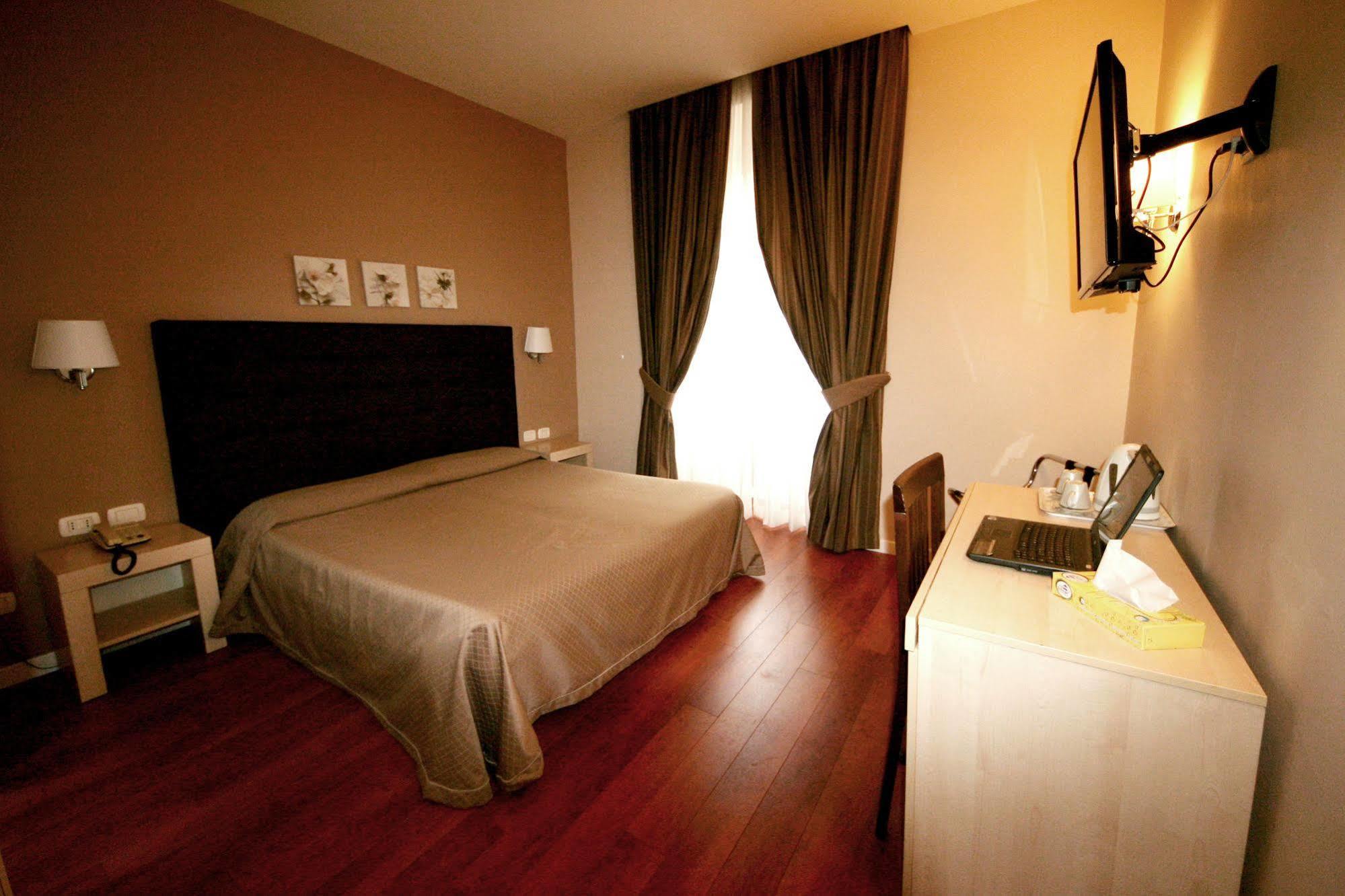Roma Rooms Colosseum Esterno foto