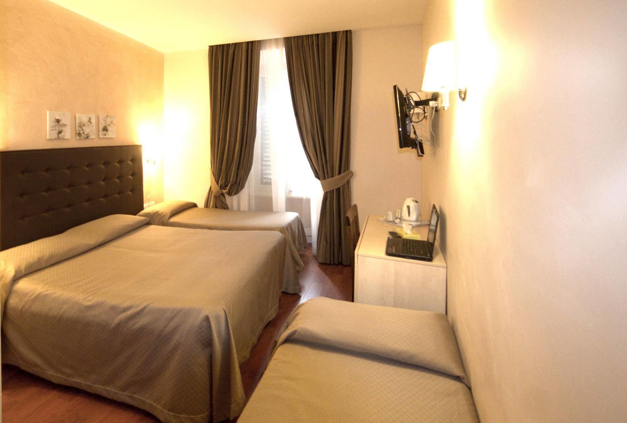 Roma Rooms Colosseum Esterno foto