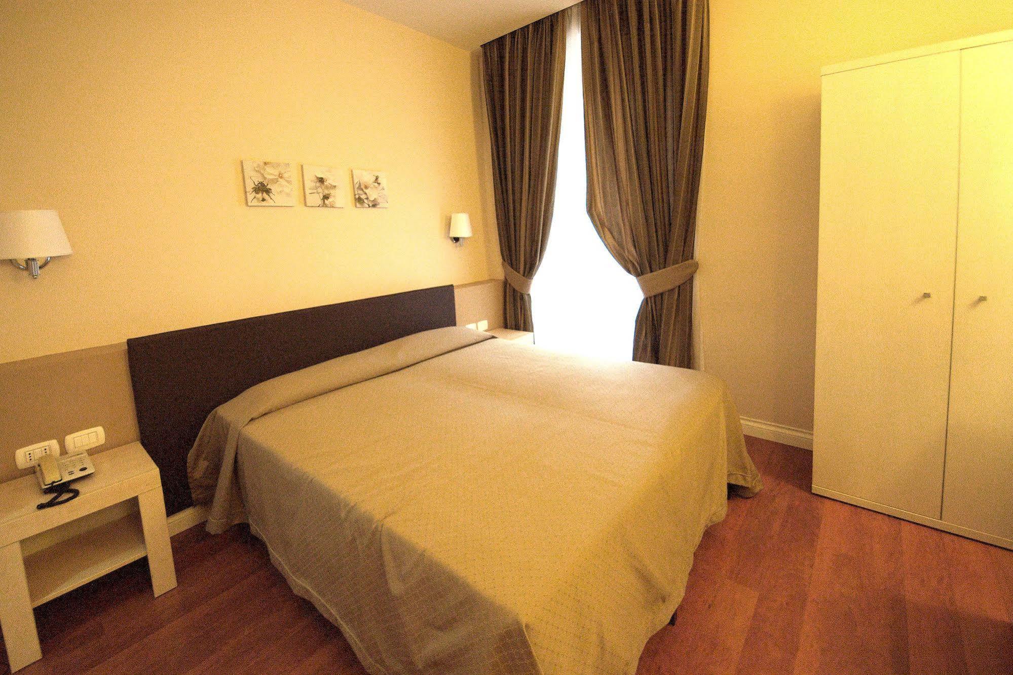 Roma Rooms Colosseum Esterno foto
