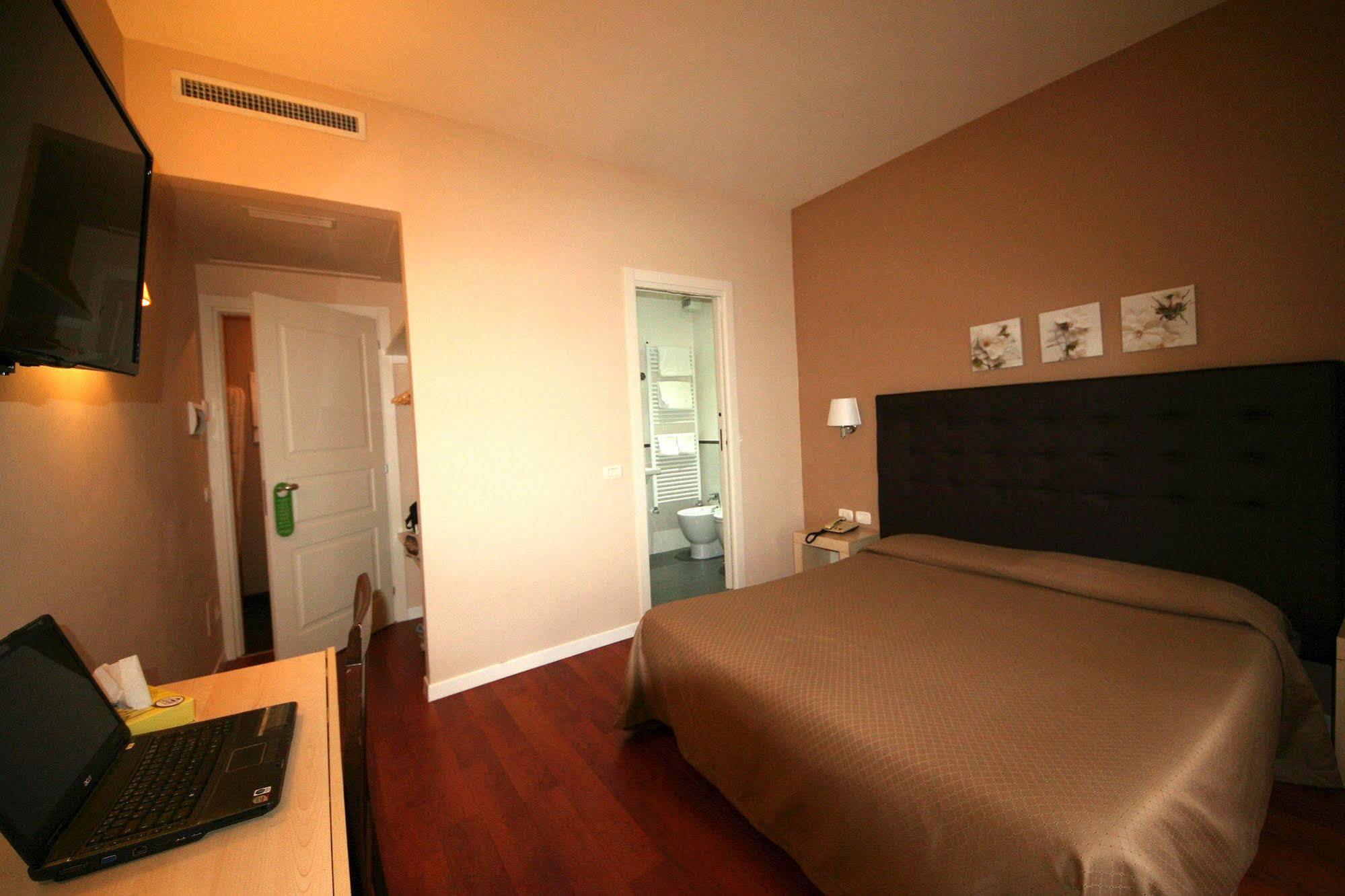 Roma Rooms Colosseum Esterno foto